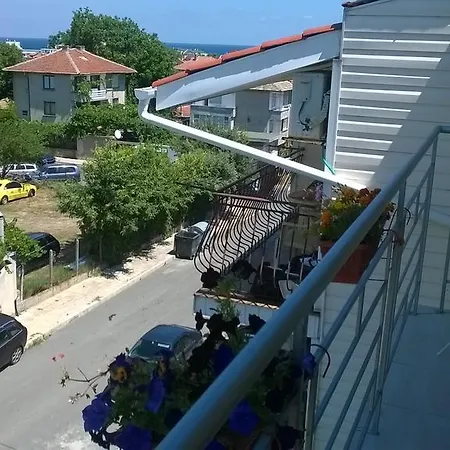 Gasthuis House Of Flowers