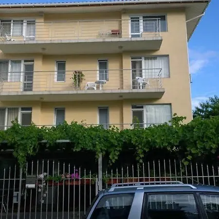 Affittacamere House Of Flowers 3*